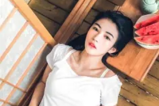 丢掉“苦情人设”她转型美妆博主直播一晚入账10万